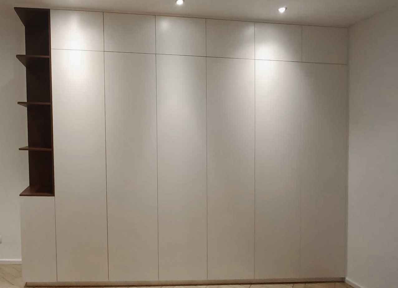 Großzügiger Einbauschrank als Garderobe für die ganze Familie | eingebaut von Maß und Moritz München